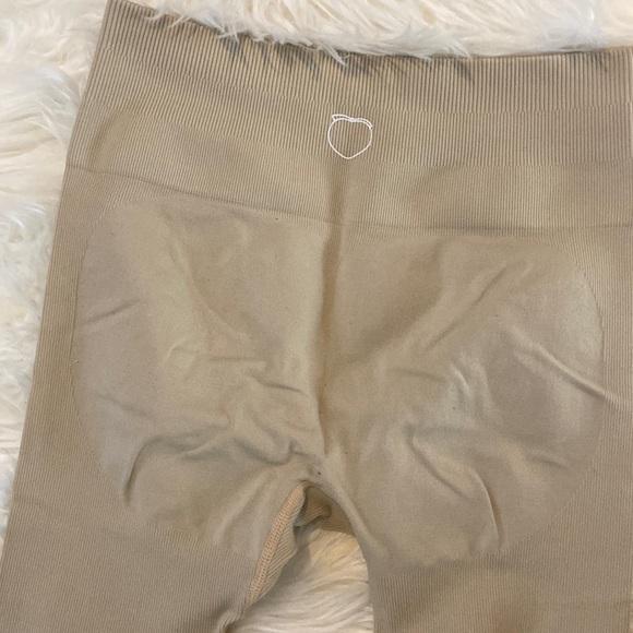 Cream leggings from Peachy Bunz. Size Small. Squat proof
